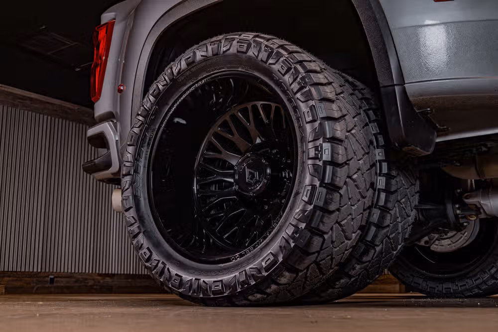 2025 Chevrolet Silverado 3500HD High Country Crew Cab Image 14