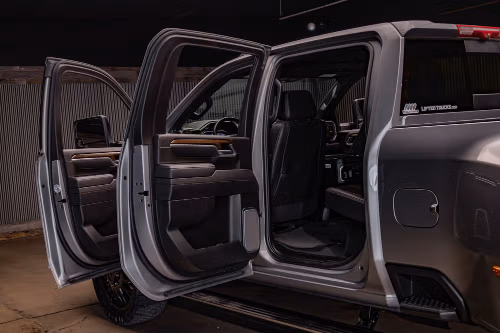 2025 Chevrolet Silverado 3500HD High Country Crew Cab Image 32