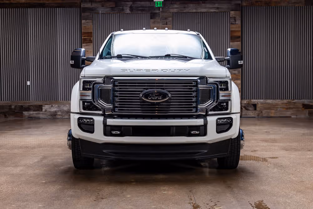 2022 Ford F-450 Super Duty Platinum Crew Cab Image 2