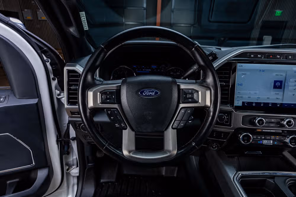 2022 Ford F-450 Super Duty Platinum Crew Cab Image 18