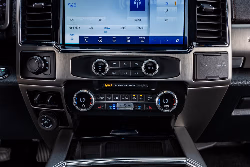 2022 Ford F-450 Super Duty Platinum Crew Cab Image 27