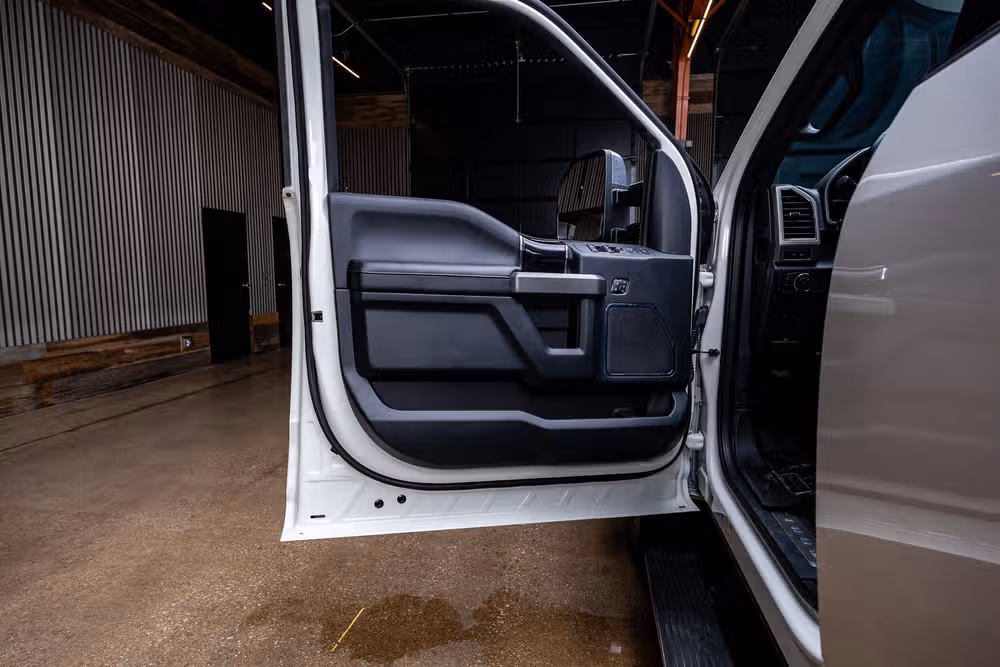 2022 Ford F-450 Super Duty Platinum Crew Cab Image 37