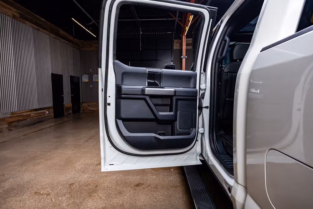 2022 Ford F-450 Super Duty Platinum Crew Cab Image 39