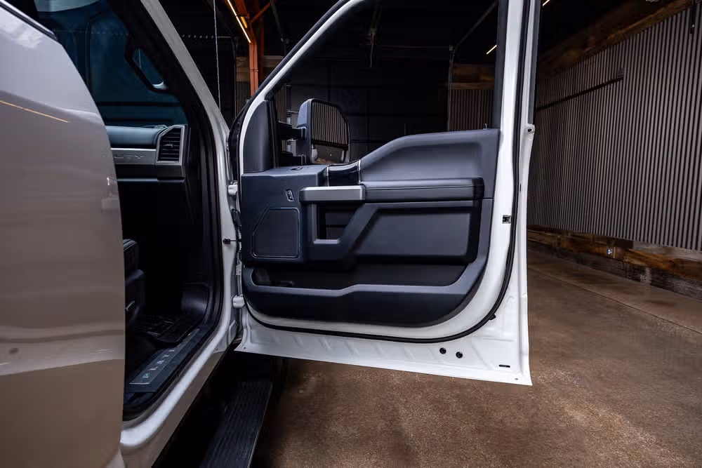 2022 Ford F-450 Super Duty Platinum Crew Cab Image 38
