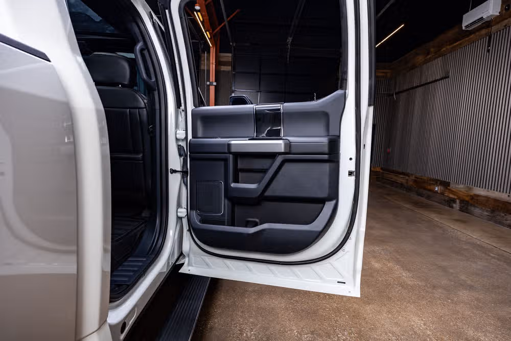 2022 Ford F-450 Super Duty Platinum Crew Cab Image 40
