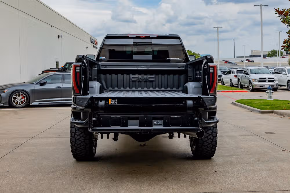 2025 GMC Sierra 2500HD AT4X Crew Cab Image 9