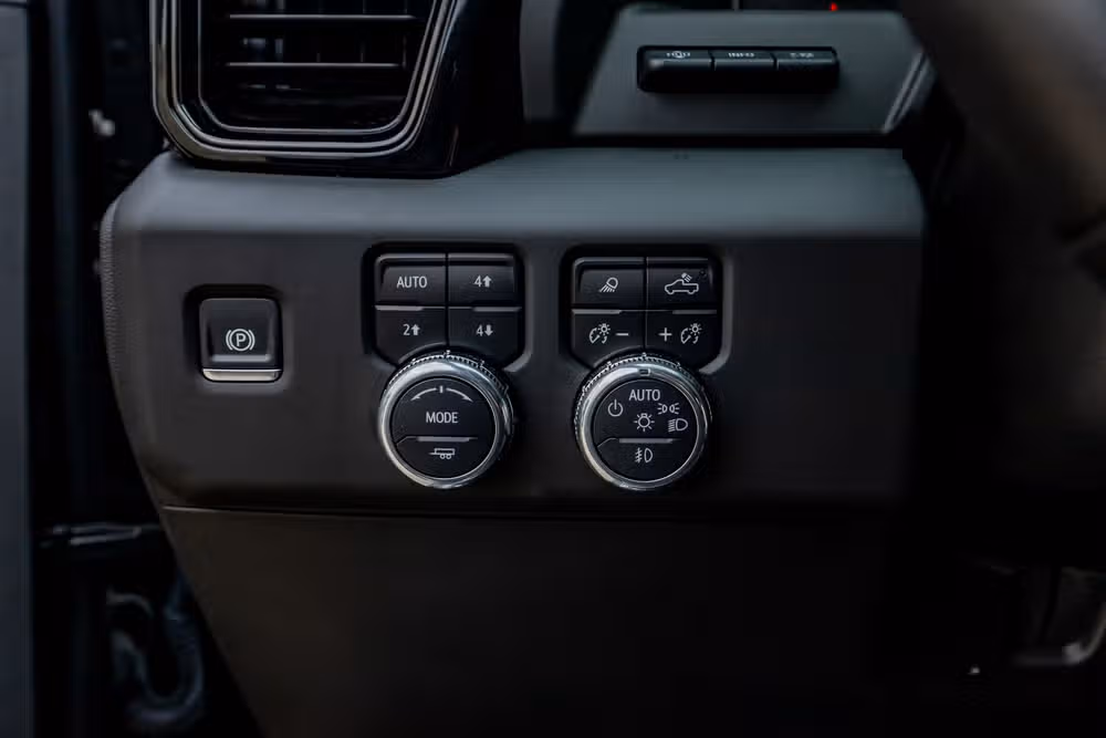 2025 GMC Sierra 2500HD AT4X Crew Cab Image 22