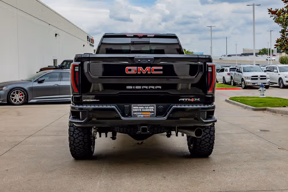 2025 GMC Sierra 2500HD AT4X Crew Cab Image 8
