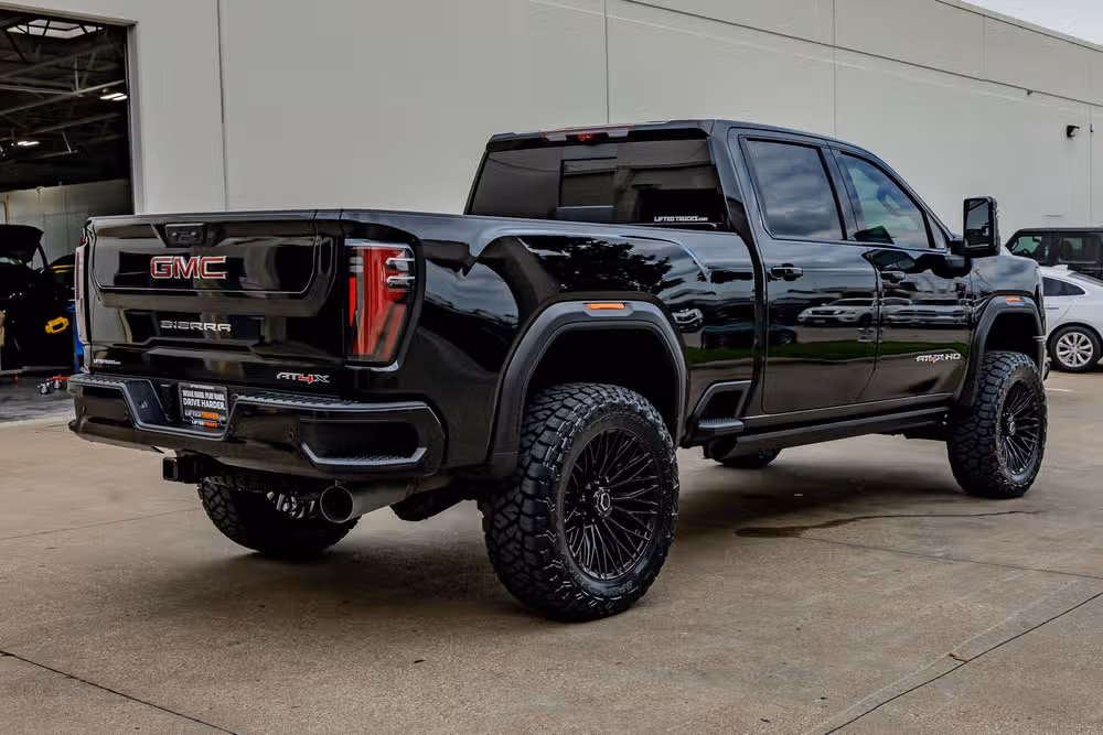 2025 GMC Sierra 2500HD AT4X Crew Cab Image 10
