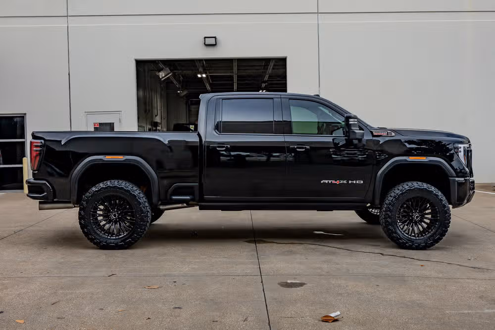 2025 GMC Sierra 2500HD AT4X Crew Cab Image 11