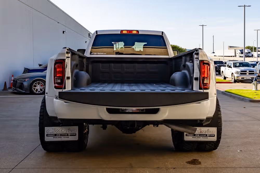 2025 Ram 3500 Big Horn Crew Cab Image 9