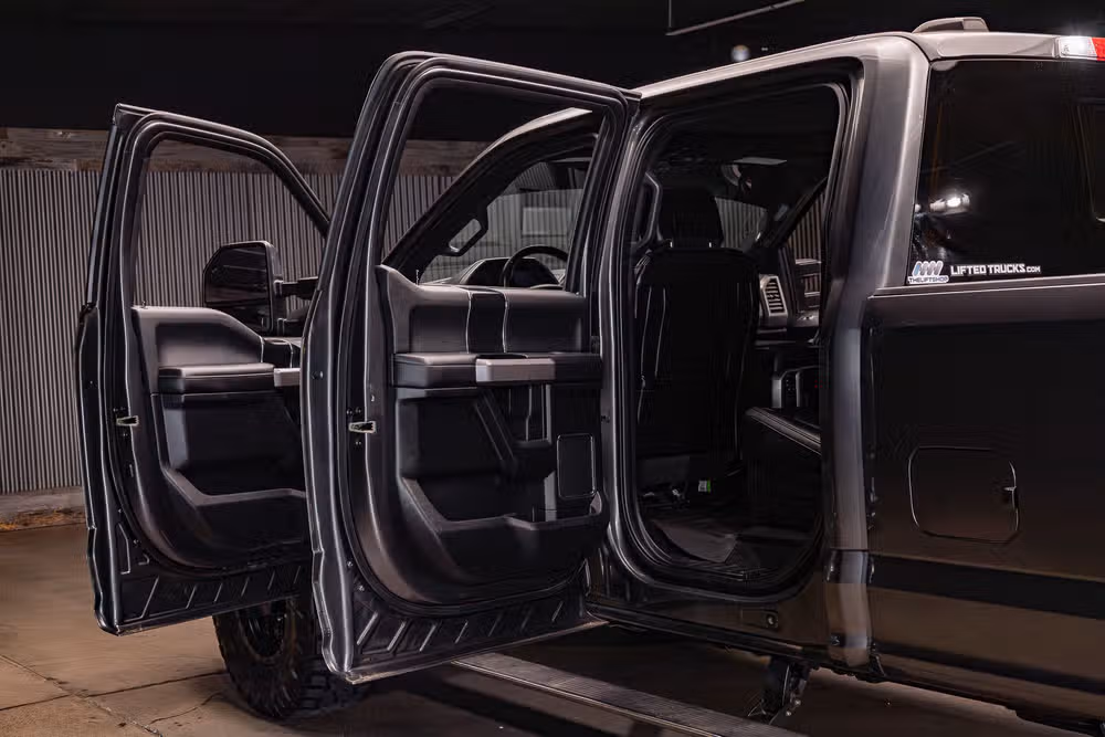 2020 Ford F-350 Super Duty Platinum Crew Cab Image 28