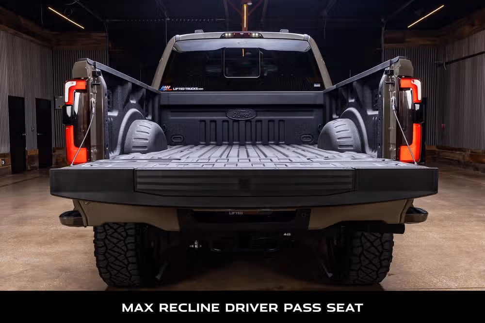 2026 Ford F-250 Super Duty Platinum Plus Crew Cab Image 9