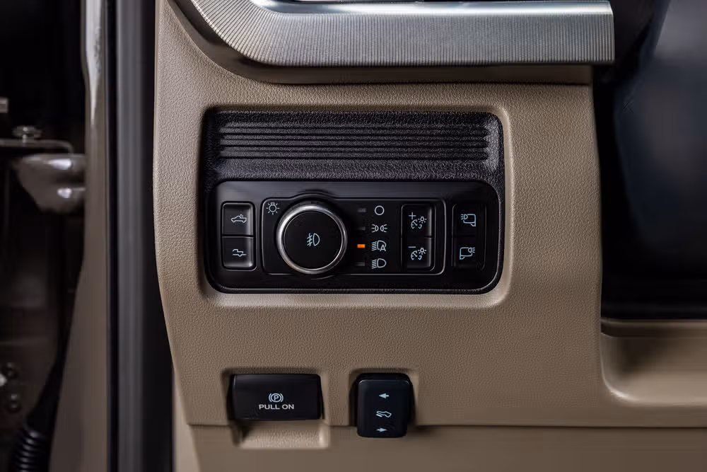 2026 Ford F-250 Super Duty Platinum Plus Crew Cab Image 22