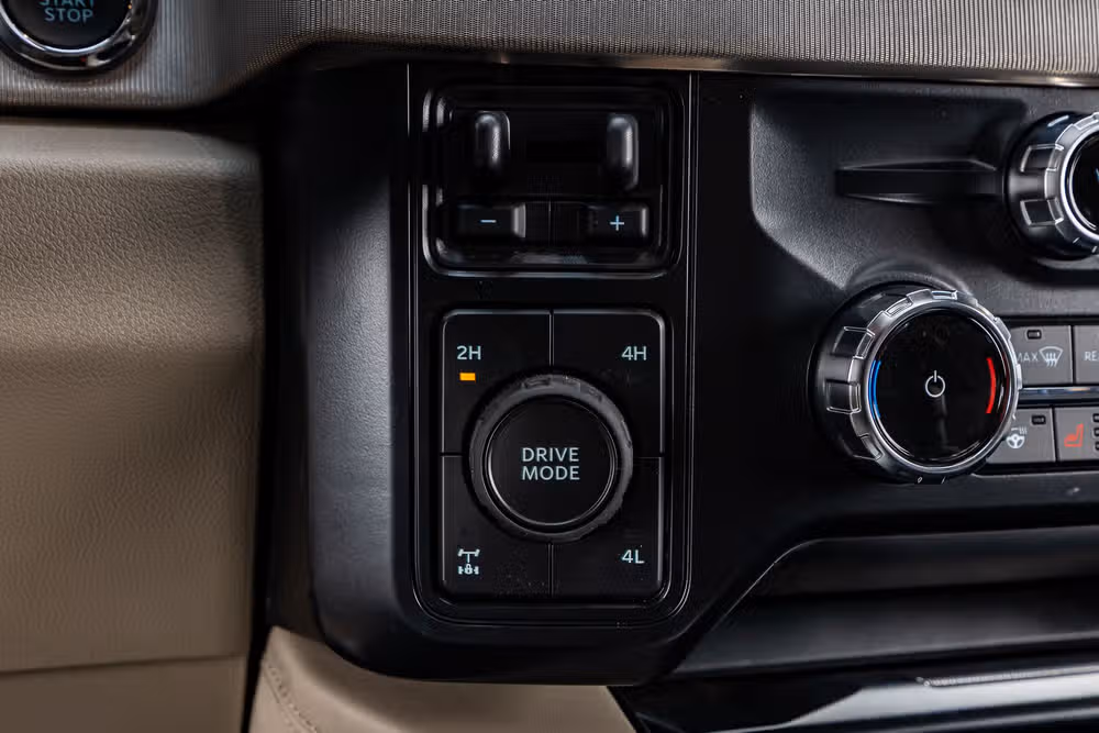 2026 Ford F-250 Super Duty Platinum Plus Crew Cab Image 24
