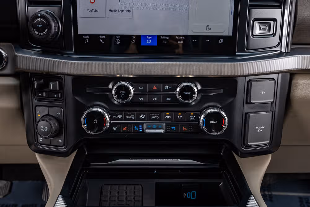 2026 Ford F-250 Super Duty Platinum Plus Crew Cab Image 28