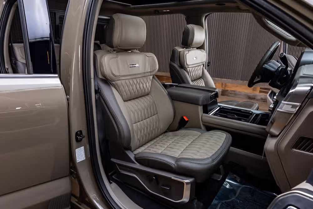2026 Ford F-250 Super Duty Platinum Plus Crew Cab Image 33