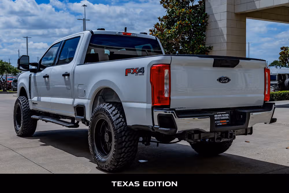2024 Ford F-250 Super Duty XLT Crew Cab Image 6