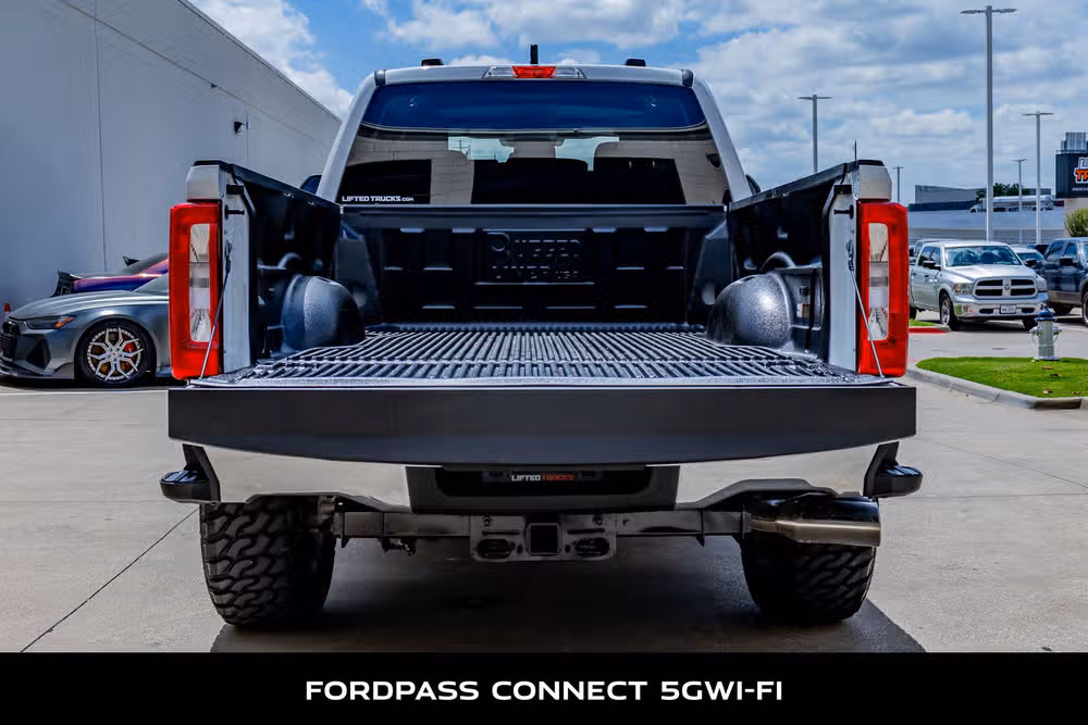 2024 Ford F-250 Super Duty XLT Crew Cab Image 8