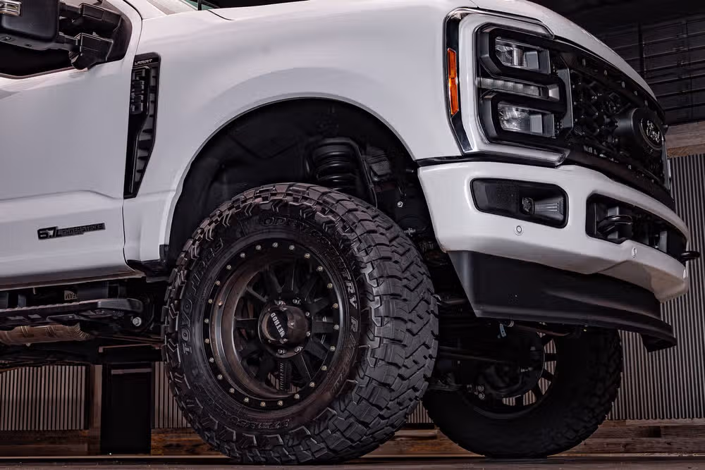2023 Ford F-350 Super Duty Lariat Crew Cab Image 11