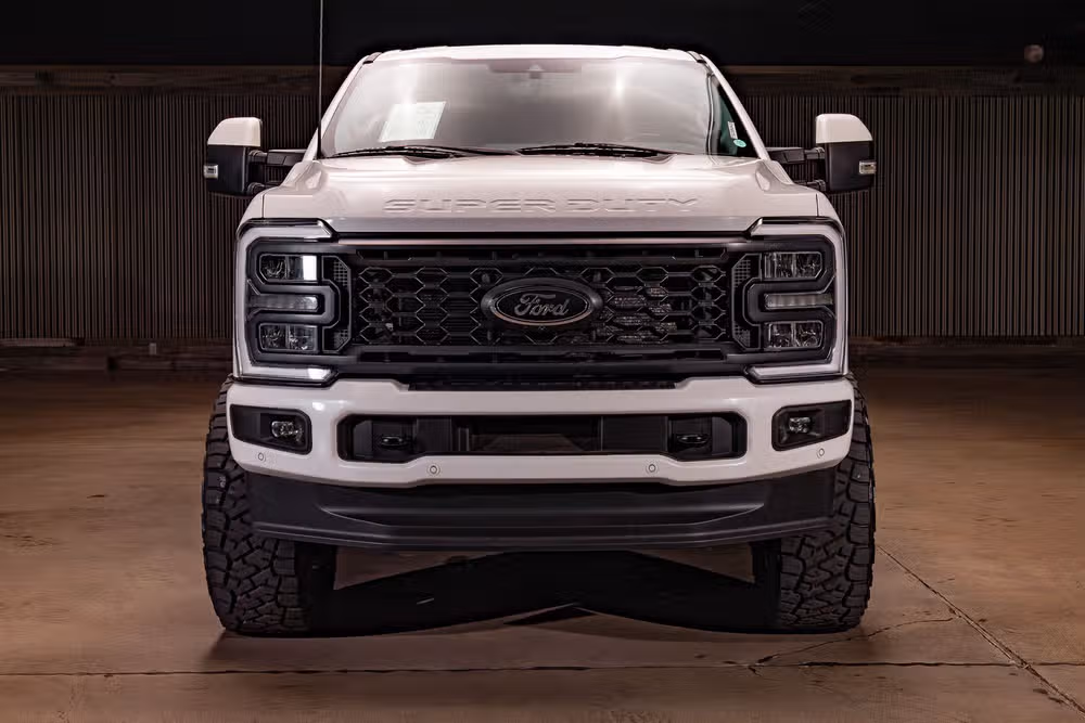 2023 Ford F-350 Super Duty Lariat Crew Cab Image 2