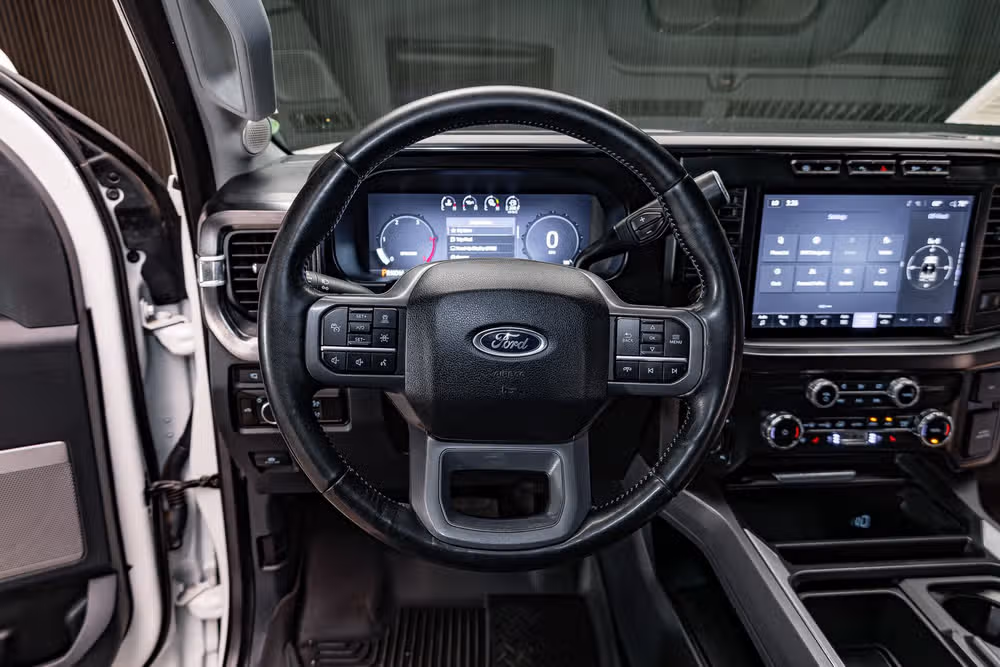 2023 Ford F-350 Super Duty Lariat Crew Cab Image 14