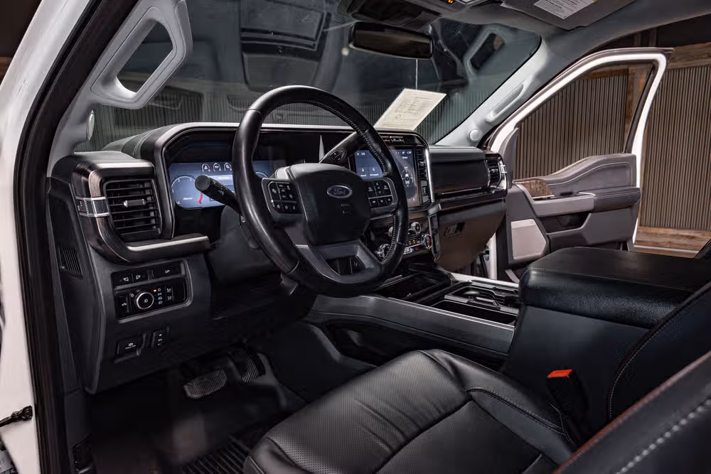2023 Ford F-350 Super Duty Lariat Crew Cab Image 12