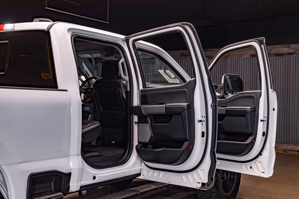 2023 Ford F-350 Super Duty Lariat Crew Cab Image 29