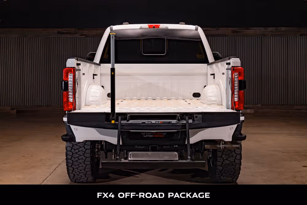 2023 Ford F-350 Super Duty Lariat Crew Cab Image 8