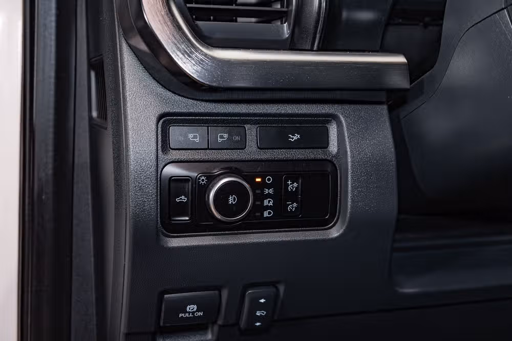 2023 Ford F-350 Super Duty Lariat Crew Cab Image 16