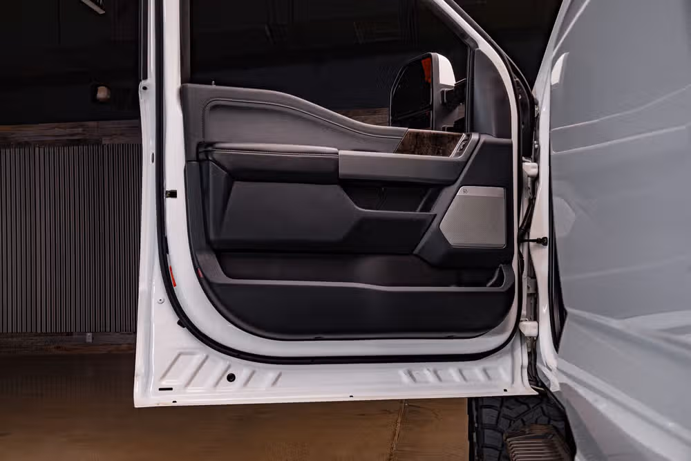 2023 Ford F-350 Super Duty Lariat Crew Cab Image 28