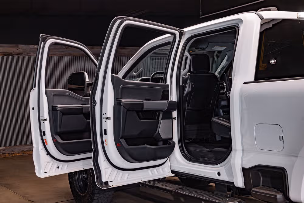 2023 Ford F-350 Super Duty Lariat Crew Cab Image 27