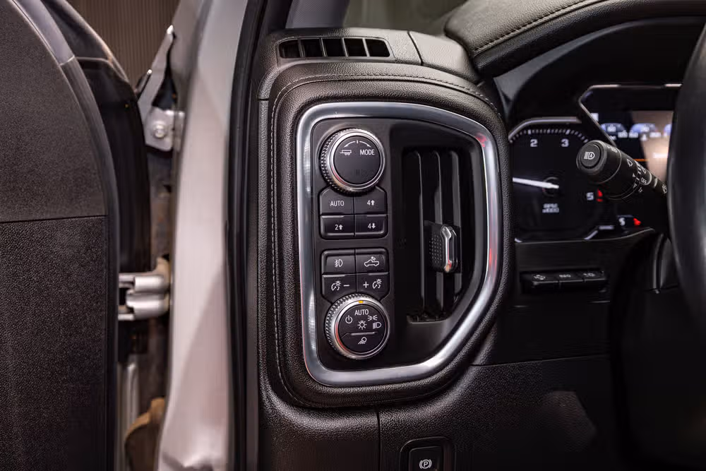 2021 GMC Sierra 2500HD Denali Crew Cab Image 17
