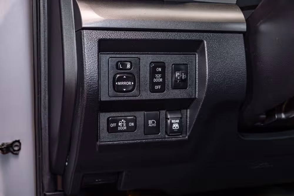 2020 Toyota Tundra SR5 CrewMax Image 16