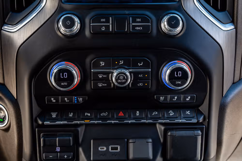 2023 GMC Sierra 3500HD Denali Crew Cab Image 26