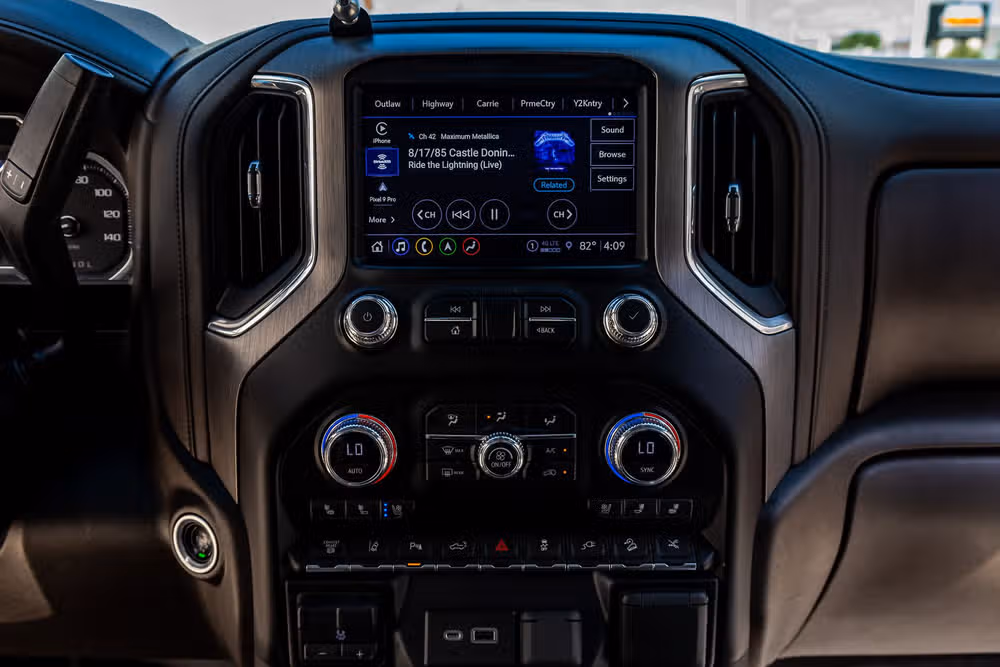 2023 GMC Sierra 3500HD Denali Crew Cab Image 23