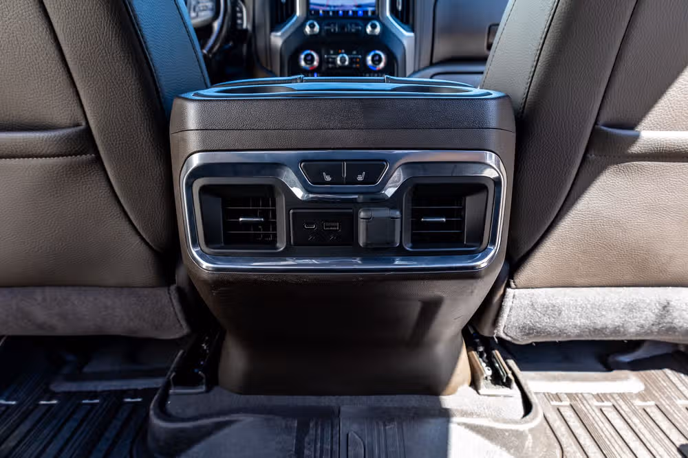 2023 GMC Sierra 3500HD Denali Crew Cab Image 32