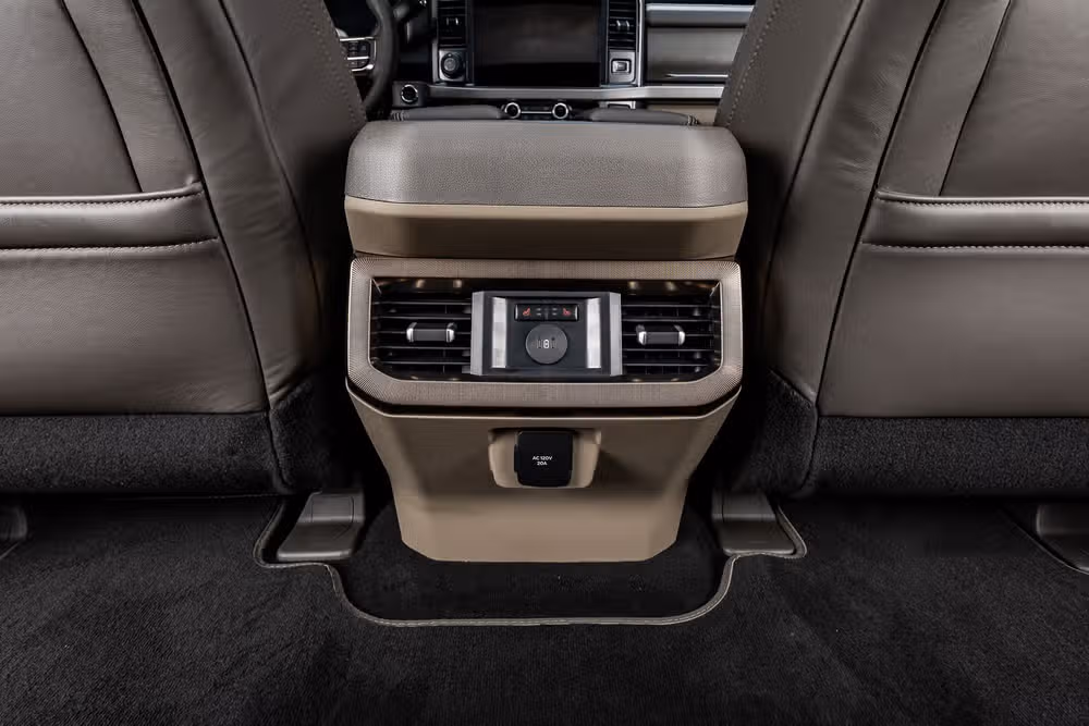 2026 Ford F-450 Super Duty Platinum Plus Crew Cab Image 34