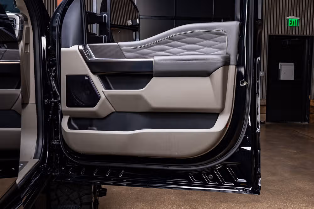2026 Ford F-450 Super Duty Platinum Plus Crew Cab Image 38