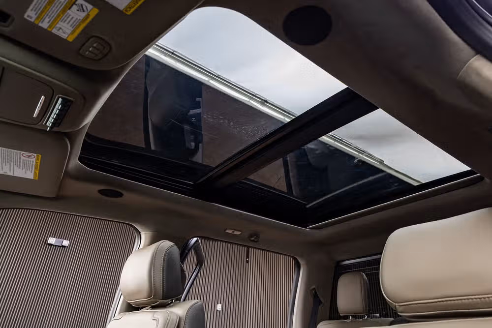 2026 Ford F-450 Super Duty Platinum Plus Crew Cab Image 31