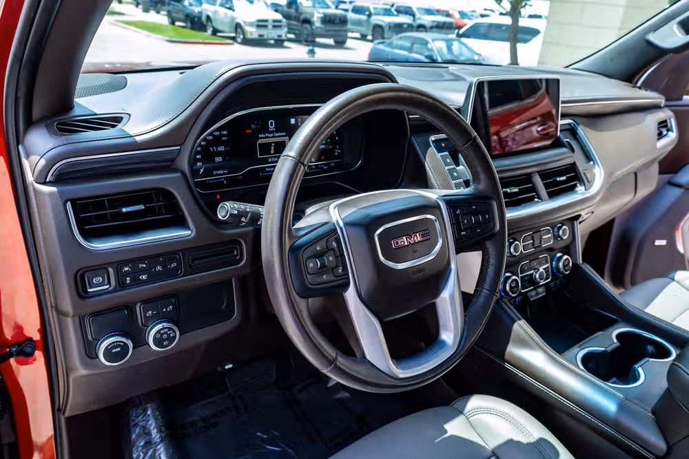 2022 GMC Yukon SLT Image 16