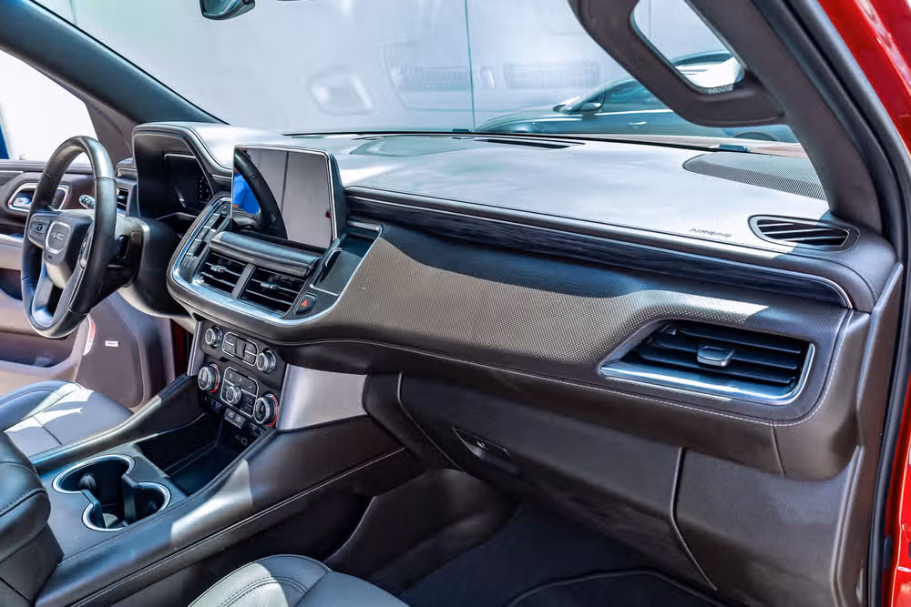 2022 GMC Yukon SLT Image 17