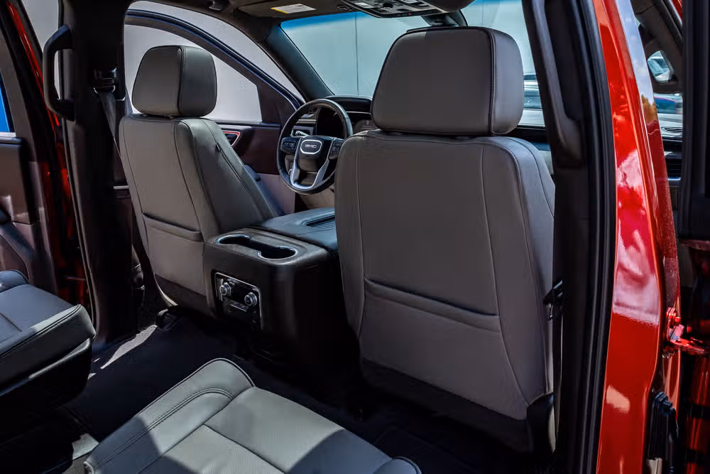 2022 GMC Yukon SLT Image 32