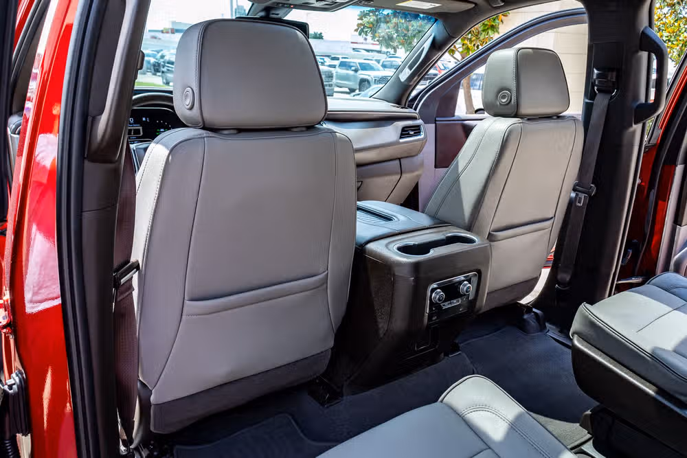 2022 GMC Yukon SLT Image 34