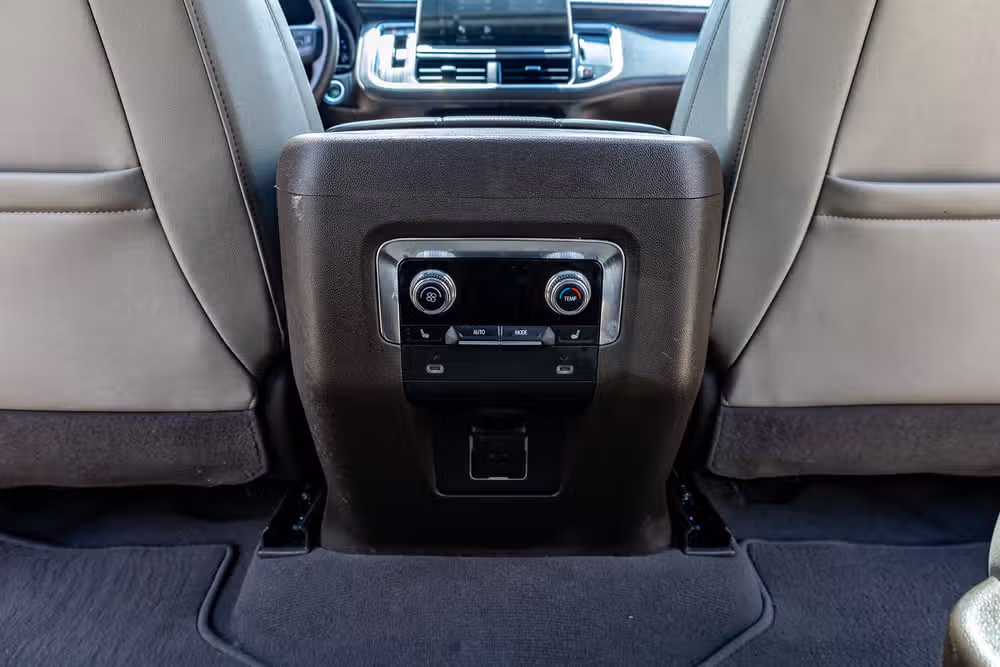 2022 GMC Yukon SLT Image 33