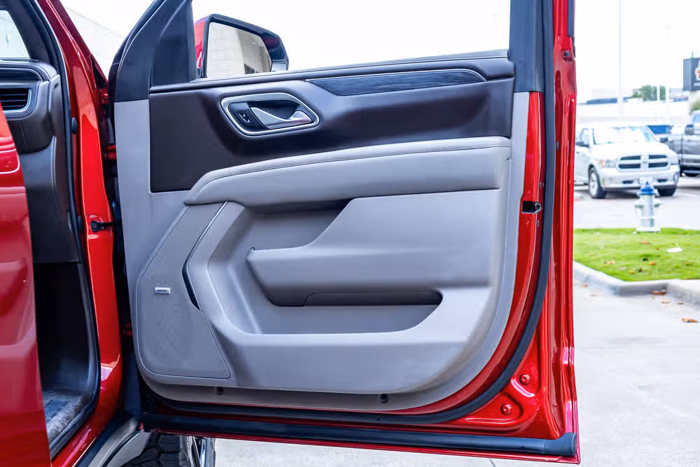 2022 GMC Yukon SLT Image 38