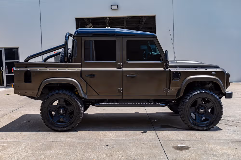 1998 Land Rover Defender Image 10