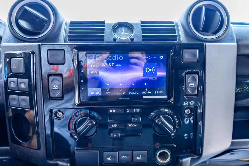 1998 Land Rover Defender Image 17