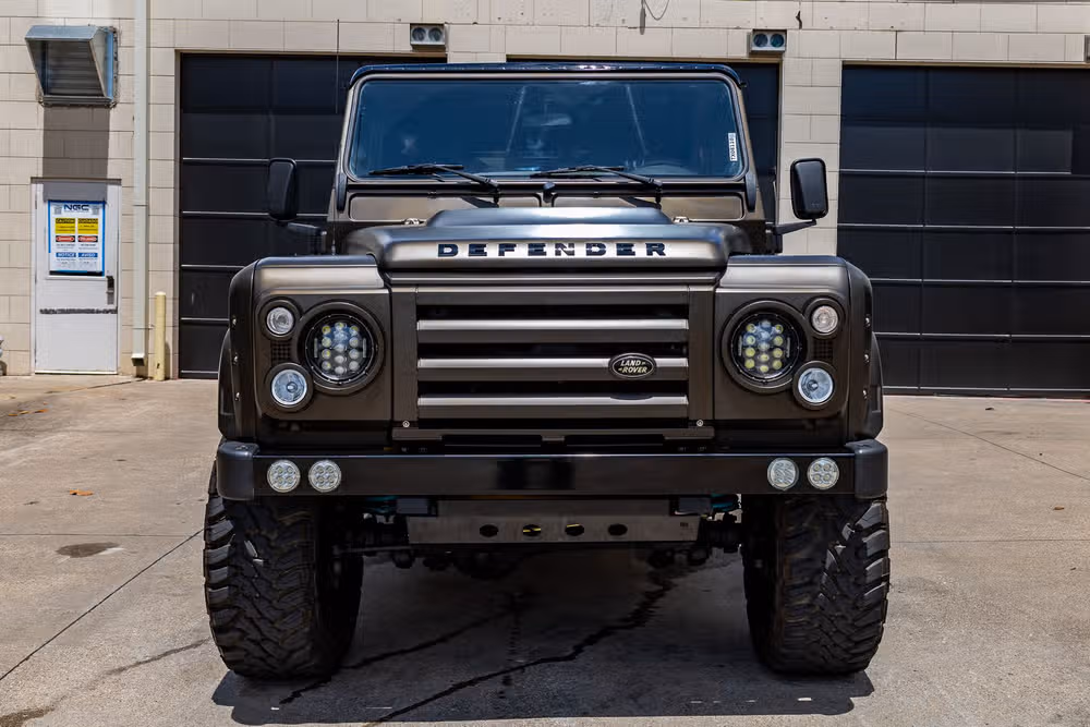1998 Land Rover Defender Image 2