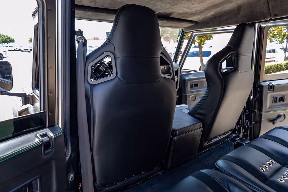 1998 Land Rover Defender Image 26